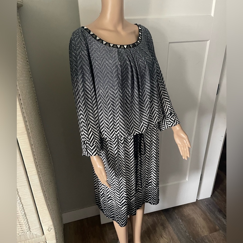Laura Dress - Picture 2 of 10